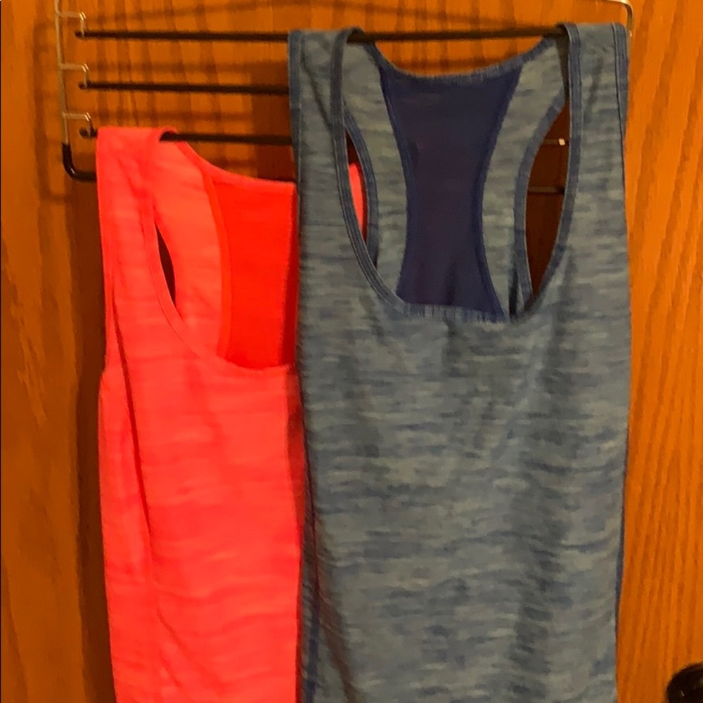 Women’s athletic tops